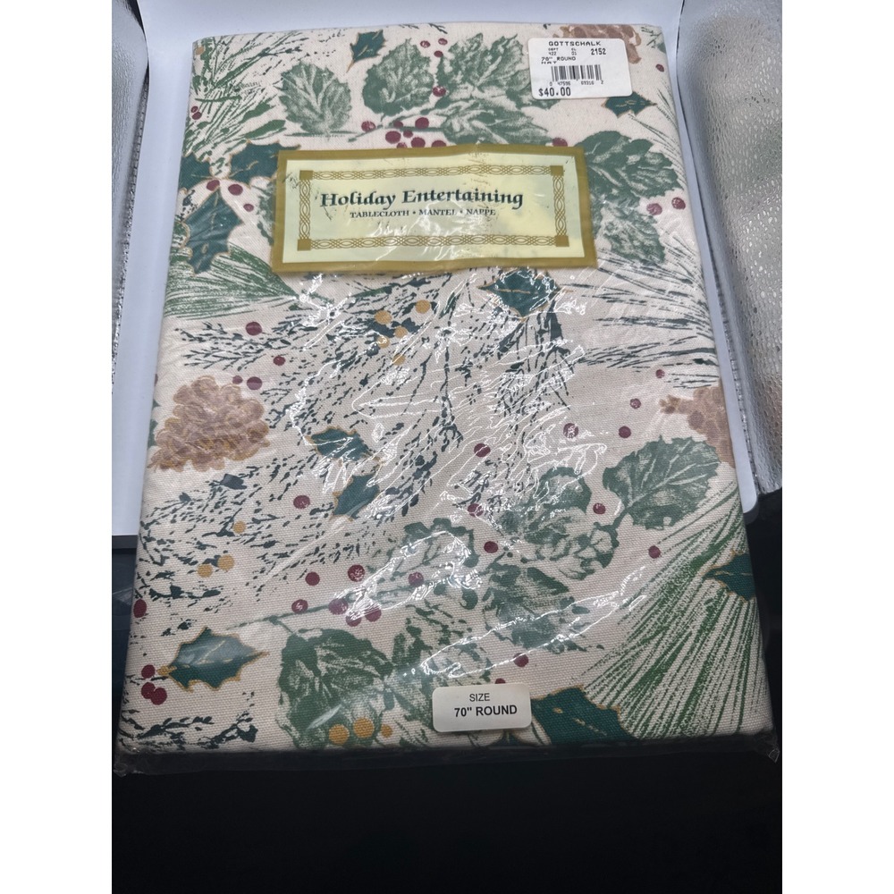 Bardwil Industries Holiday Entertaining 70 Round Tablecloth Holly Berry Green